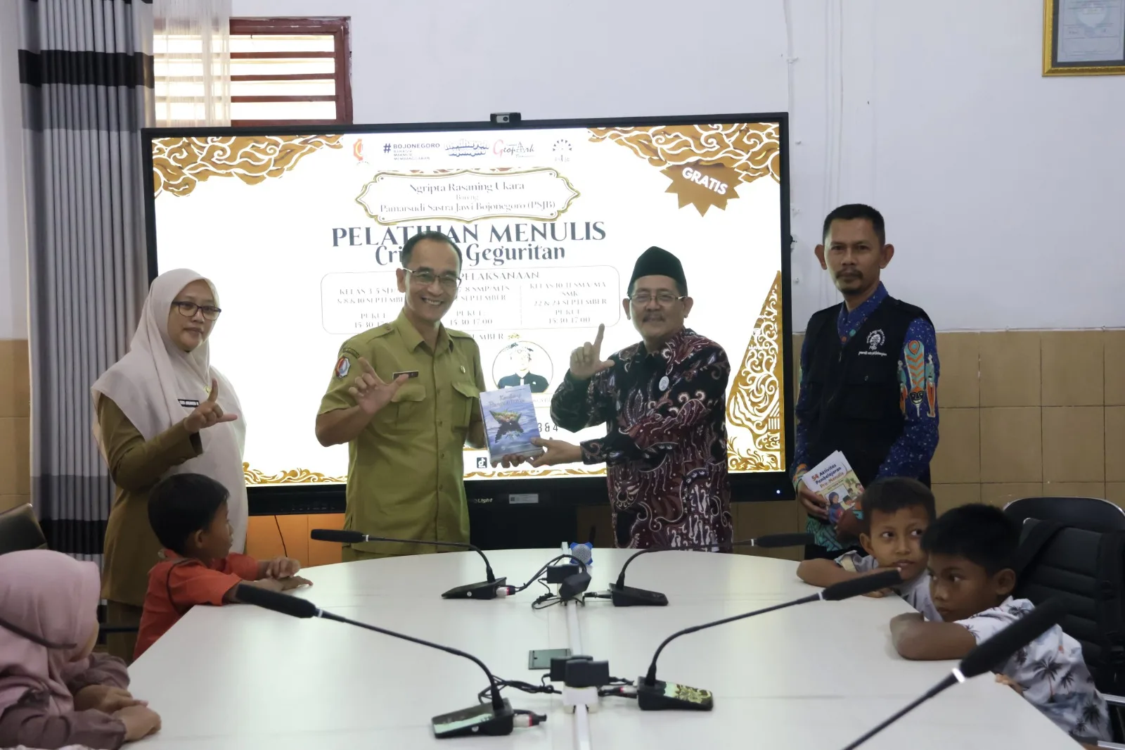 Dinkominfo Bojonegoro Dorong Kreativitas Pelajar melalui Pelatihan Menulis Crikak dan Geguritan (2)