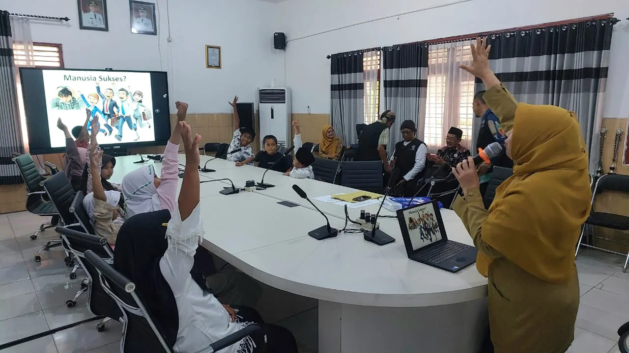 Dinkominfo Bojonegoro Dorong Kreativitas Pelajar melalui Pelatihan Menulis Crikak dan Geguritan