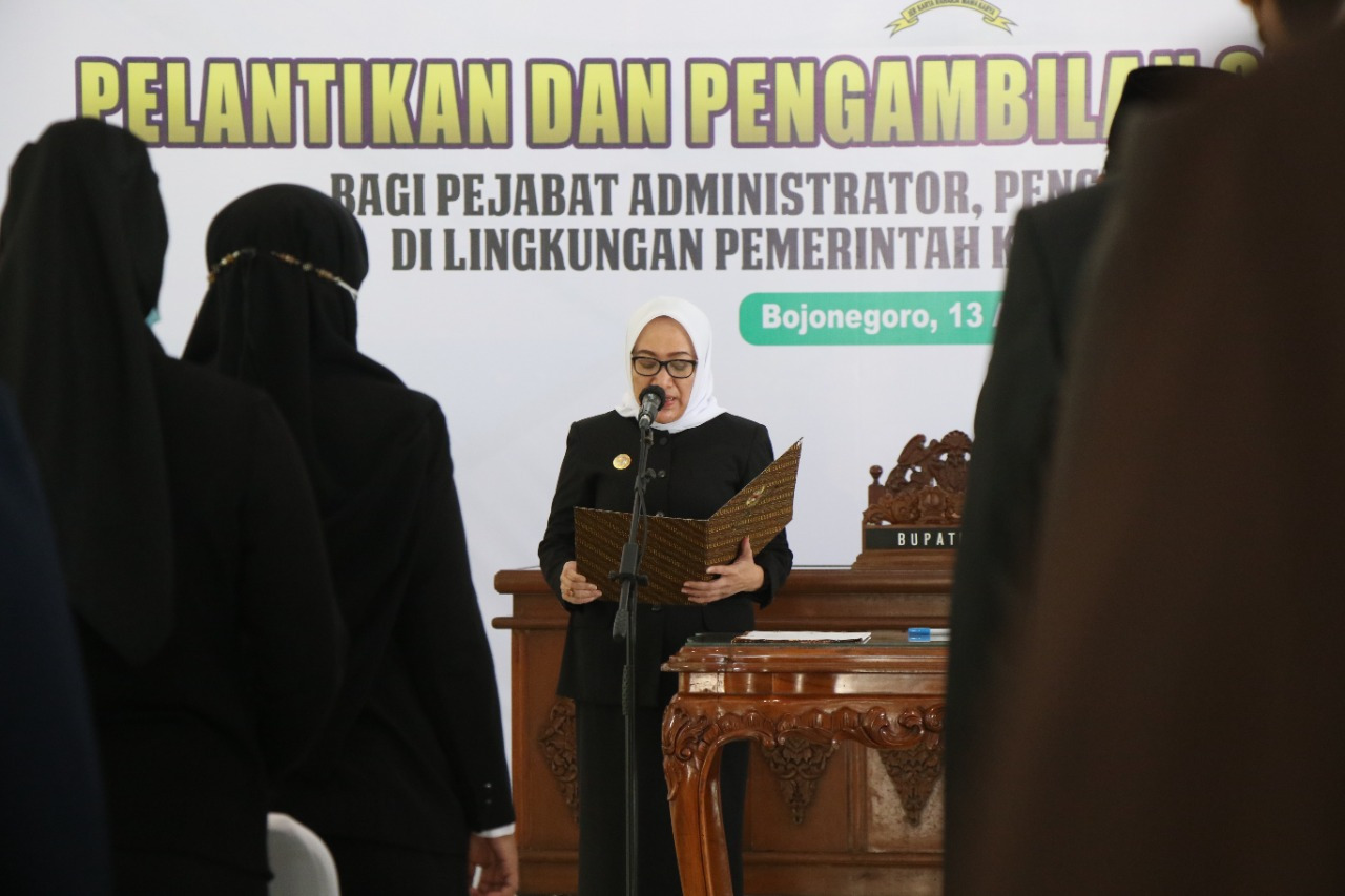 Optimalkan Pelayanan Publik, Bupati Bojonegoro Lantik dan Ambil Sumpah Jabatan 39 ASN