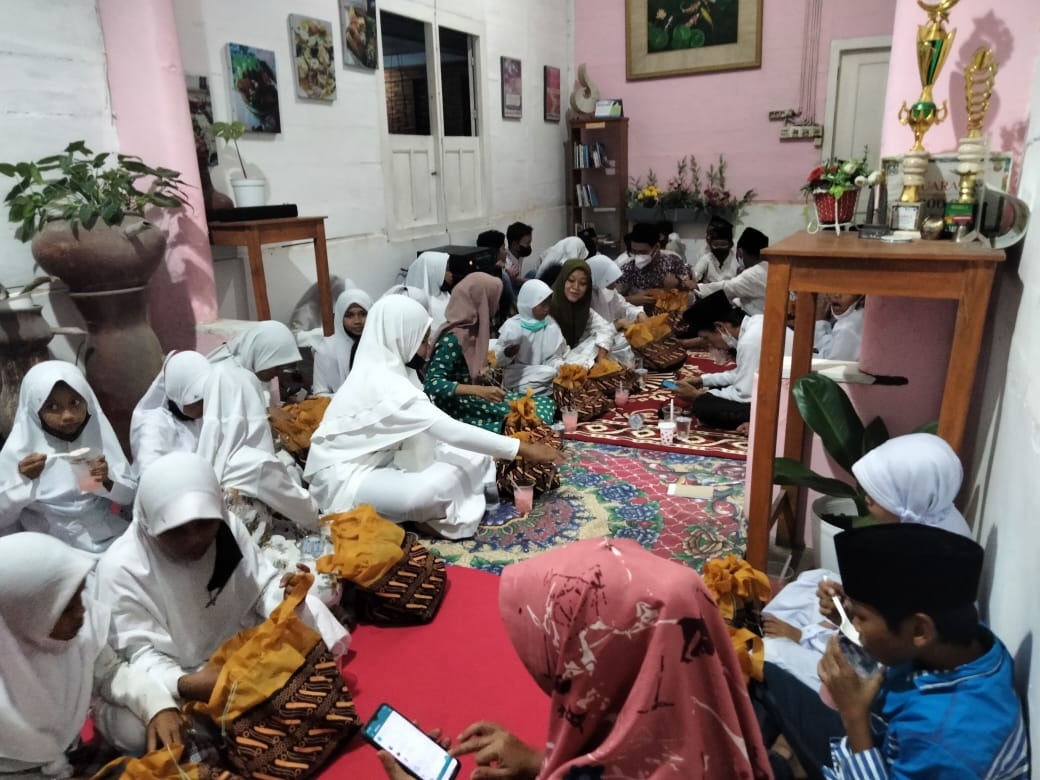 Berbagi Berkah Ramadhan, IKM Bojonegoro Bagikan Santunan kepada Anak Yatim dan Kaum Dhuafa