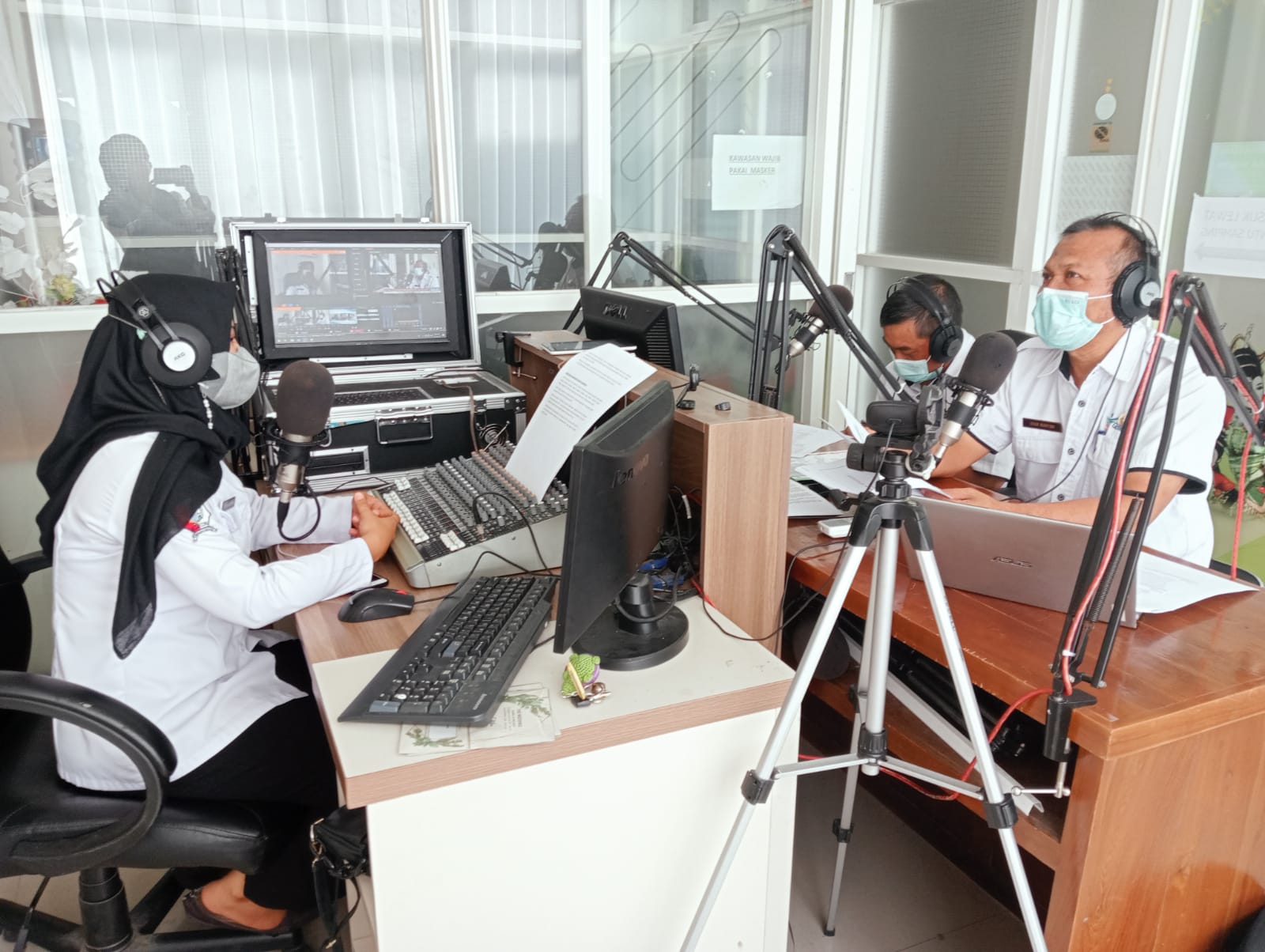 Lewat Talkshow Malowopati FM, Kominfo dan Dinkes Bojonegoro Ajak Masyarakat Peduli Hipertensi & BIAN