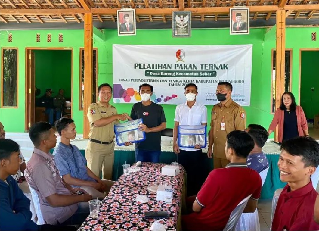 Tingkatkan Produksi Ternak, Pemkab Bojonegoro Gelar Pelatihan Pakan Ternak di Desa Bareng Kecamatan