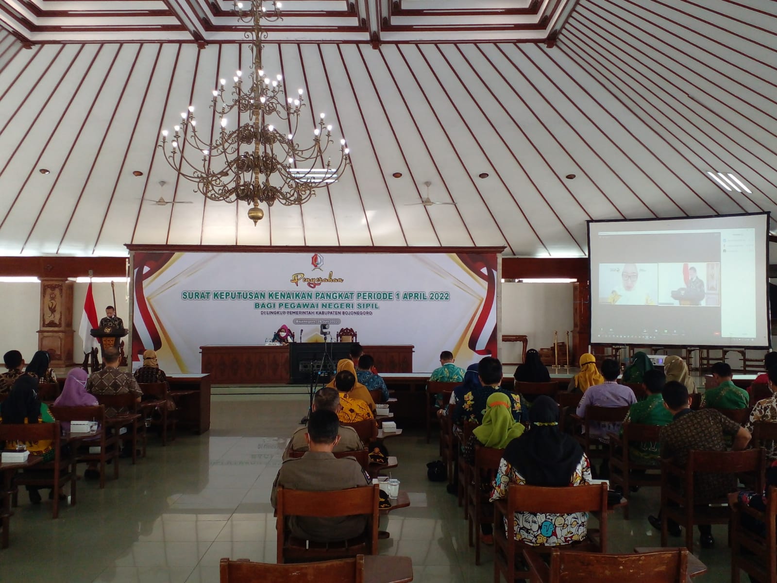 448 PNS Pemkab Bojonegoro Terima SK Kenaikan Pangkat, Bupati Anna Minta Tingkatkan SDM