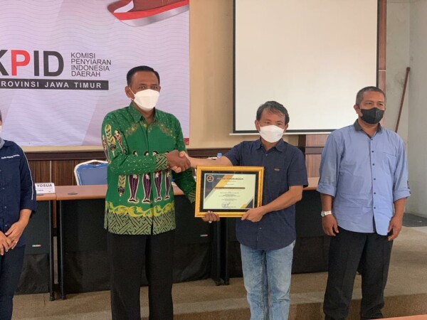 Radio Malowopati FM Terima Penghargaan Anugerah Siaran Kemerdekaan dari KPID Jawa Timur