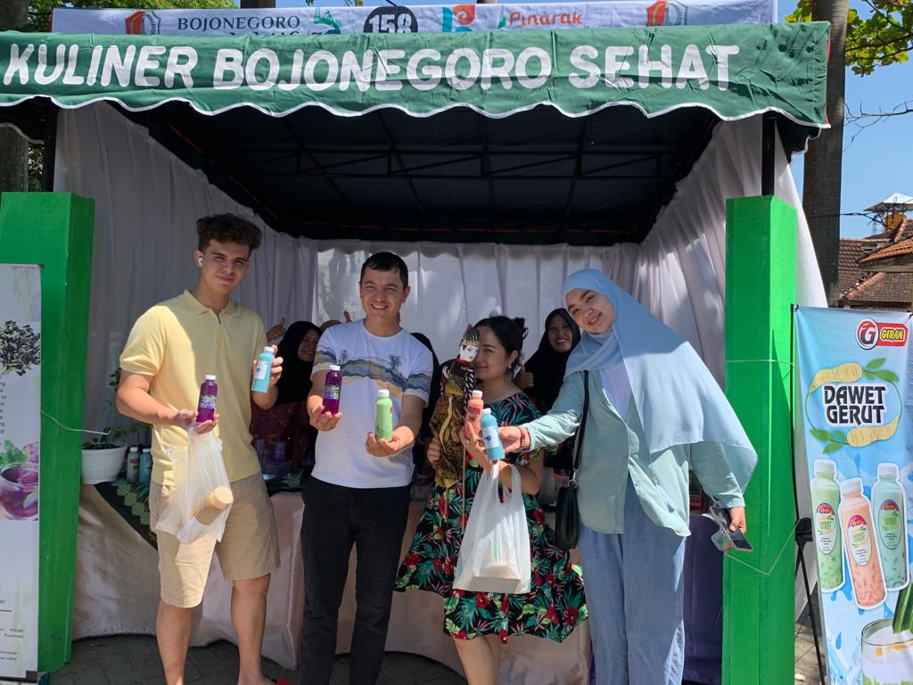Sesi Souvenir Shopping Delegasi 4 Negara di B-TIFF, Ajang Promosi Produk UMKM Bojonegoro