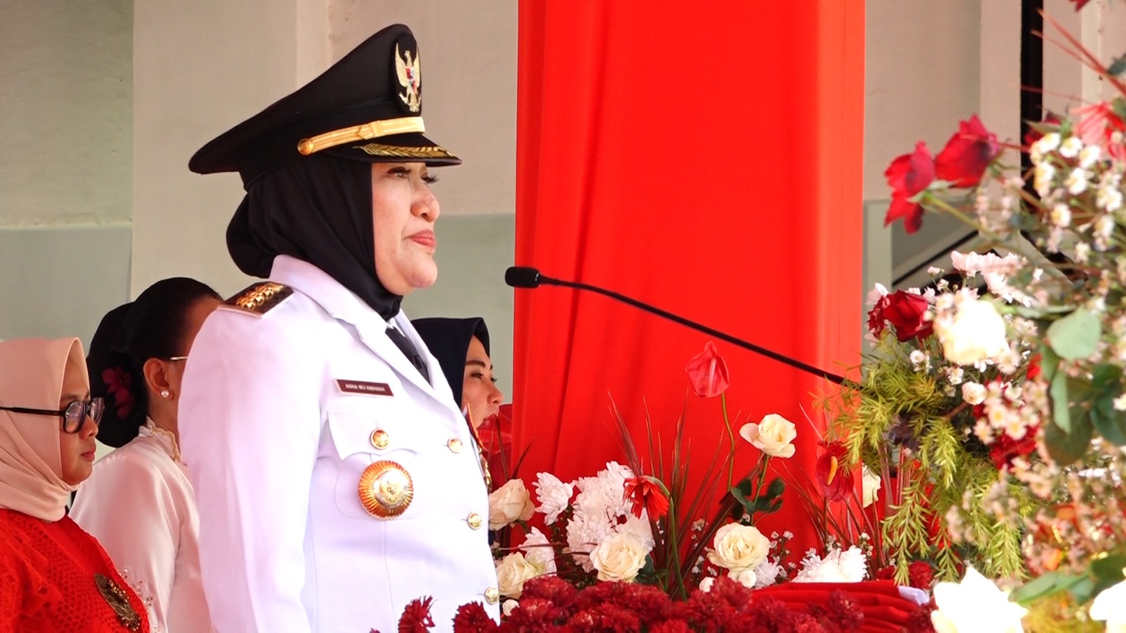 Pimpin Upacara HUT ke-78 RI, Bupati Bojonegoro Serahkan Penghargaan Prestasi berbagai Bidang