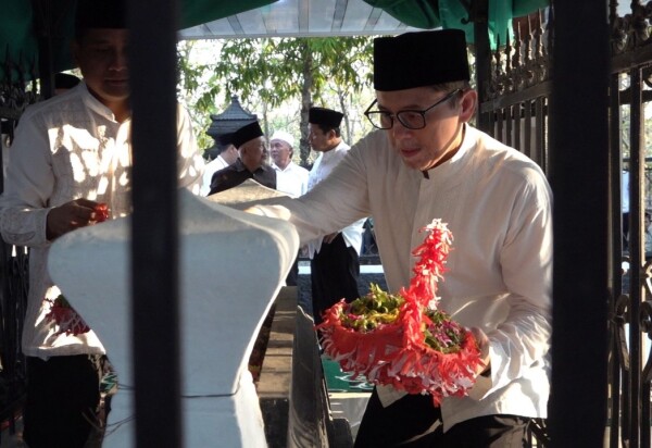Rangkaian HJB Ke-346, Pj Bupati Bojonegoro Ziarah ke Makam Adipati Haryo Matahun I