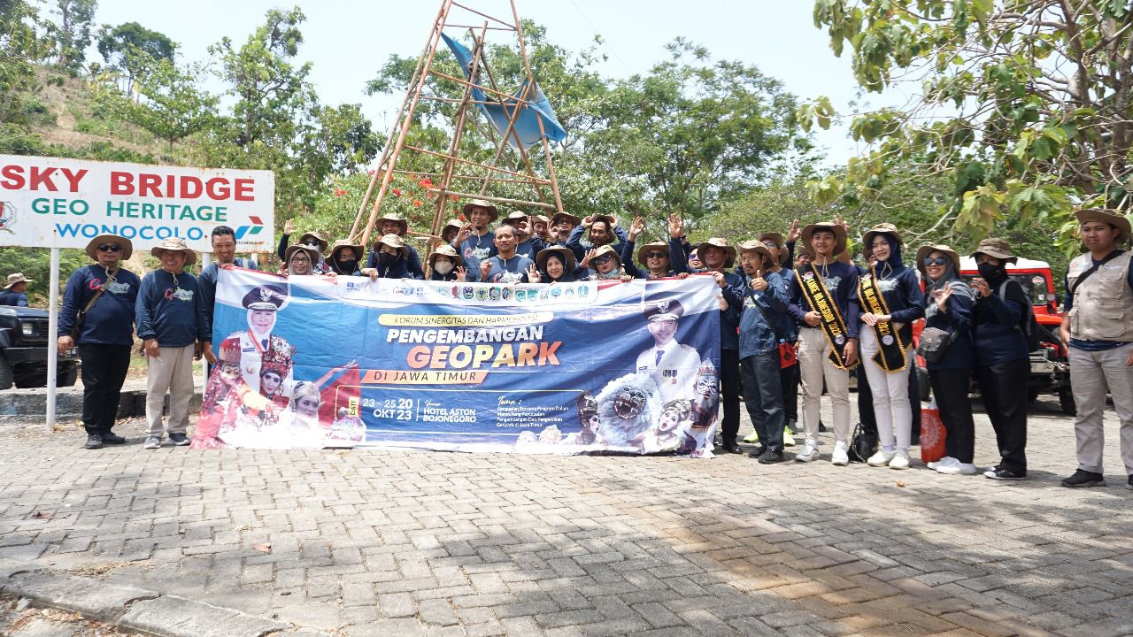 Wisata Tambang Minyak Tradisional Wonocolo, Jelajah Alam Perbukitan ala Cah Bojonegoro