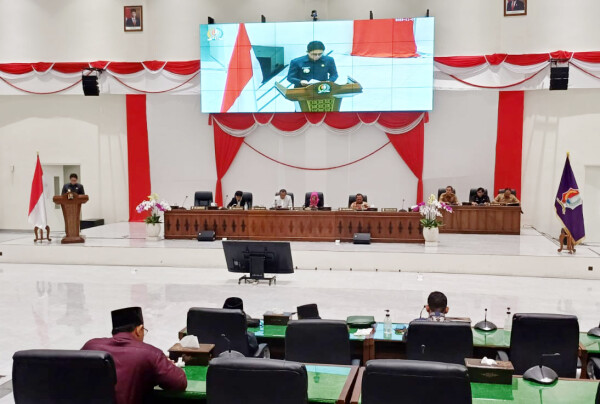 Pj Bupati Bojonegoro Hadiri Rapat Paripurna DPRD, Bahas Raperda APBD 2024