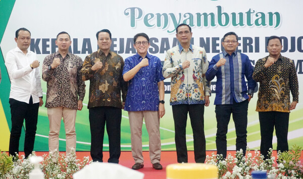 Penuh Keakraban, Pj Bupati Bojonegoro Sambut Kajari Baru Muji Martopo di Pendopo