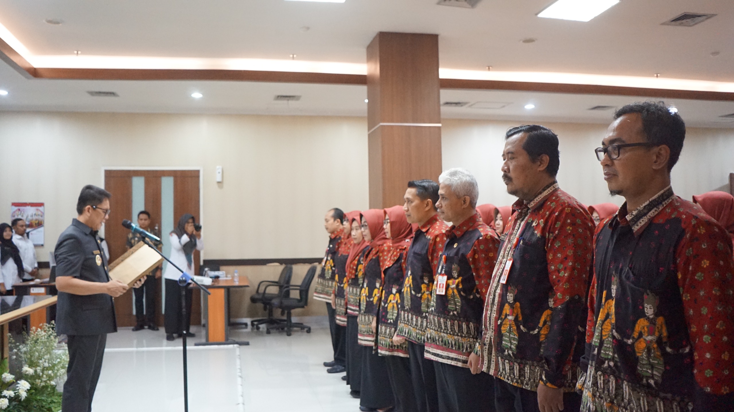 Pj Bupati Berpesan kepada Pengurus Dekranasda Bojonegoro 2023-2024 Dorong Produk Lokal Jadi Andalan