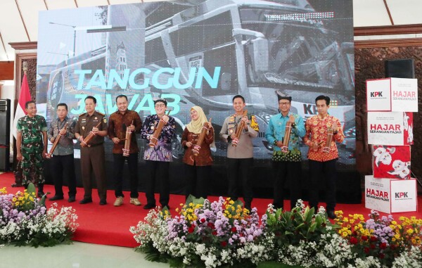 Roadshow Bus KPK Tiba di Bojonegoro, Kampanyekan Hajar Serangan Fajar dalam Proses Pilkada