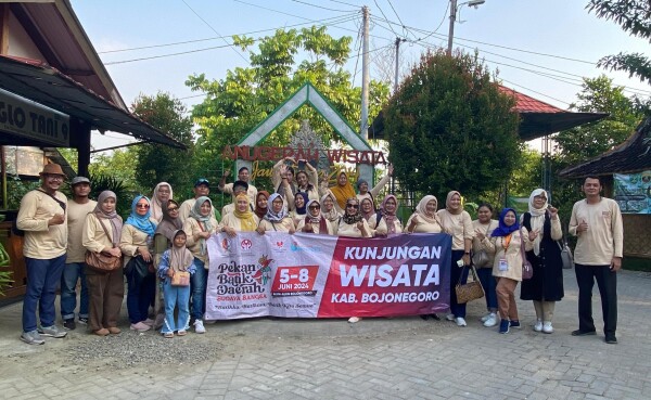 Perwakilan Peserta Pekan Batik dari Berbagai Daerah Ikuti Famtrip Keliling Wisata Bojonegoro