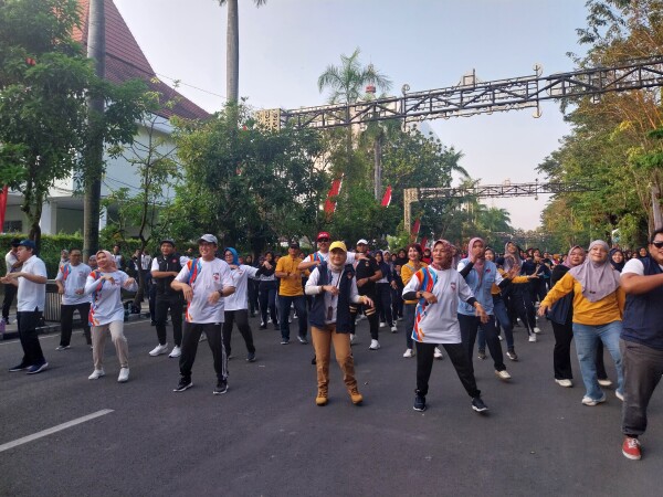 Semangat Warga Bojonegoro Ikuti Senam Hajar Serangan Fajar Bersama KPK, Kampanye Gerakan Anti Korupsi