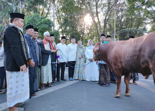 Pj Bupati Bojonegoro: Idhul Adha Jadi Momen Tumbuhkan Rasa Solidaritas dan Kepekaan Sosial