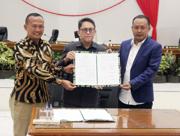 Pj Bupati Bojonegoro Tandatangani Penetapan Raperda RPJPD 2025-2045, Jadi Pedoman Pembangunan