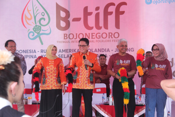 Bojonegoro Thengul International Folklore Festival 2024 Resmi Dimulai, Dibuka Parade Delegasi 8 Negara