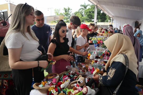 Para Delegasi 8 Negara di B-TIFF 2024 Borong Produk UMKM Bojonegoro