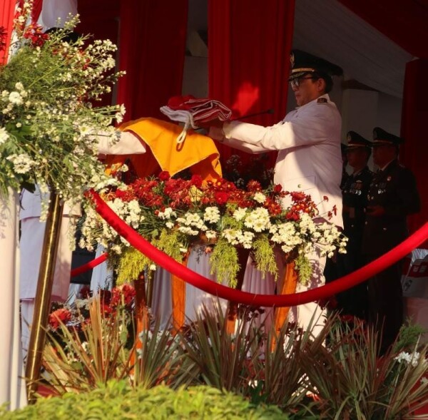 Upacara Penurunan Bendera HUT Ke-79 RI di Bojonegoro Berlangsung Khidmat, Dipimpin Pj Bupati Adriyanto