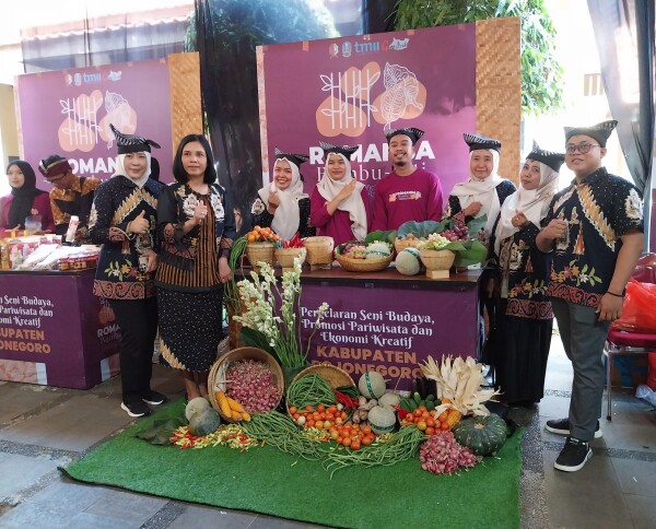 Produk Ekraf dan Hasil Pertanian Bojonegoro Bersaing di TMII Jakarta, Banyak Diminati Pengunjung