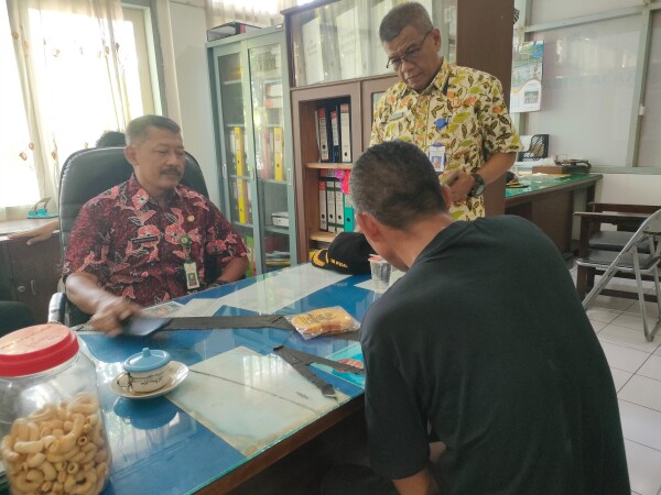 Jaga Ketertiban Umum, Satpol PP Bojonegoro Amankan Orang Telantar di Alun-alun