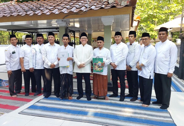 Penuh Khidmat, Pj Bupati Bojonegoro dan Rombongan Ziarah di Makam Haryo Matahun