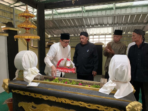 Hormati Leluhur, Rombongan Pemkab Bojonegoro Ziarah Makam Adipati Djojonegoro