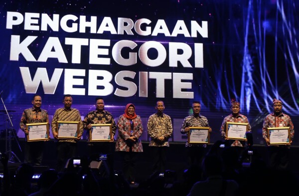 Dinas Kominfo Bojonegoro Raih Penghargaan Juara 3 Kategori Website Terbaik di Jatim Public Relation Award
