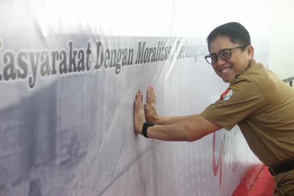 Pemkab Bojonegoro Gelar Pakta Integritas Melawan Korupsi dengan Pembubuhan Cap Tangan Antikorupsi
