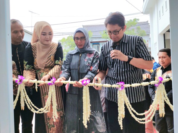 Hadiri Launching Produk Baru Zahida Painting, Pj Bupati Bojonegoro Dorong Adanya Galeri Produk UMKM