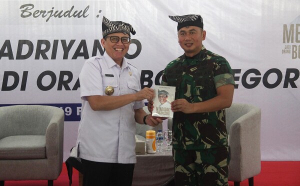 Akhiri Masa Tugas, Pj Bupati Adriyanto Tulis Buku Berjudul Mendadak Jadi Orang Bojonegoro