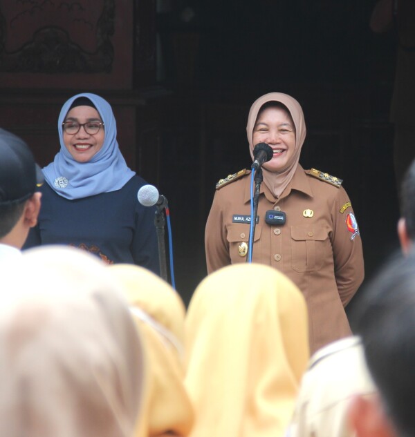 Wakil Bupati Bojonegoro Nurul Azizah dan Istri Bupati Cantika Setyo Wahono Pimpin Apel ASN, Jabarkan Program 100 Hari