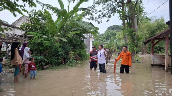 Banjir Akibat Curah Hujan Tinggi, BPBD Bojonegoro Terjunkan Tim dan Salurkan Bantuan