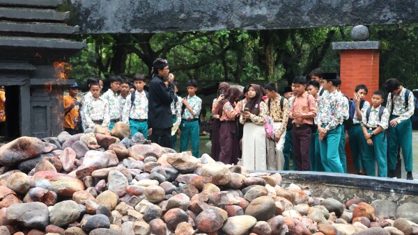 Pemkab Bojonegoro Gelar Edu Trip Geopark, Ajak Puluhan Siswa ke Khayangan Api hingga Galeri Bengawan