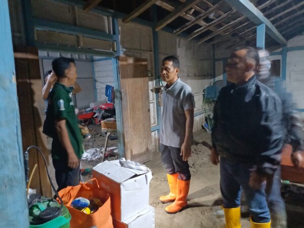 Bupati Bojonegoro Pantau Penanganan Banjir Bandang di Kecamatan Gondang, Berdialog Langsung dengan Warga