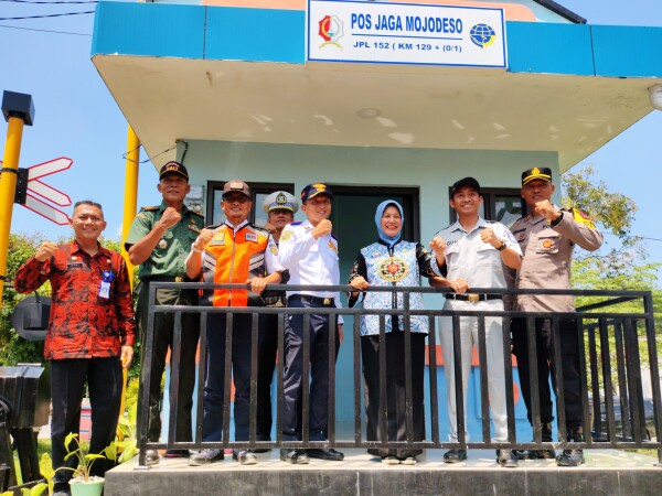 Wabup Bojonegoro Resmikan Pos dan Palang Perlintasan KA di Mojodeso-Kapas, Kurangi Risiko Kecelakaan