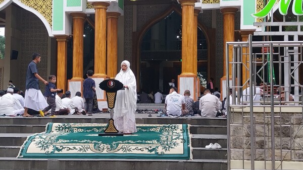 Wabup Bojonegoro Sholat Idul Fitri di Masjid Darussalam, Sampaikan Pesan Bupati Wahono Agar Semua Bersinergi Bangun Daerah