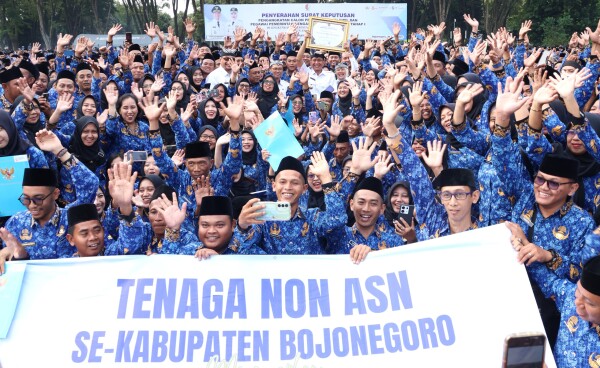 3.129 CPNS dan PPPK di Bojonegoro Terima SK Pengangkatan, Bupati Wahono Tekankan Target Kinerja