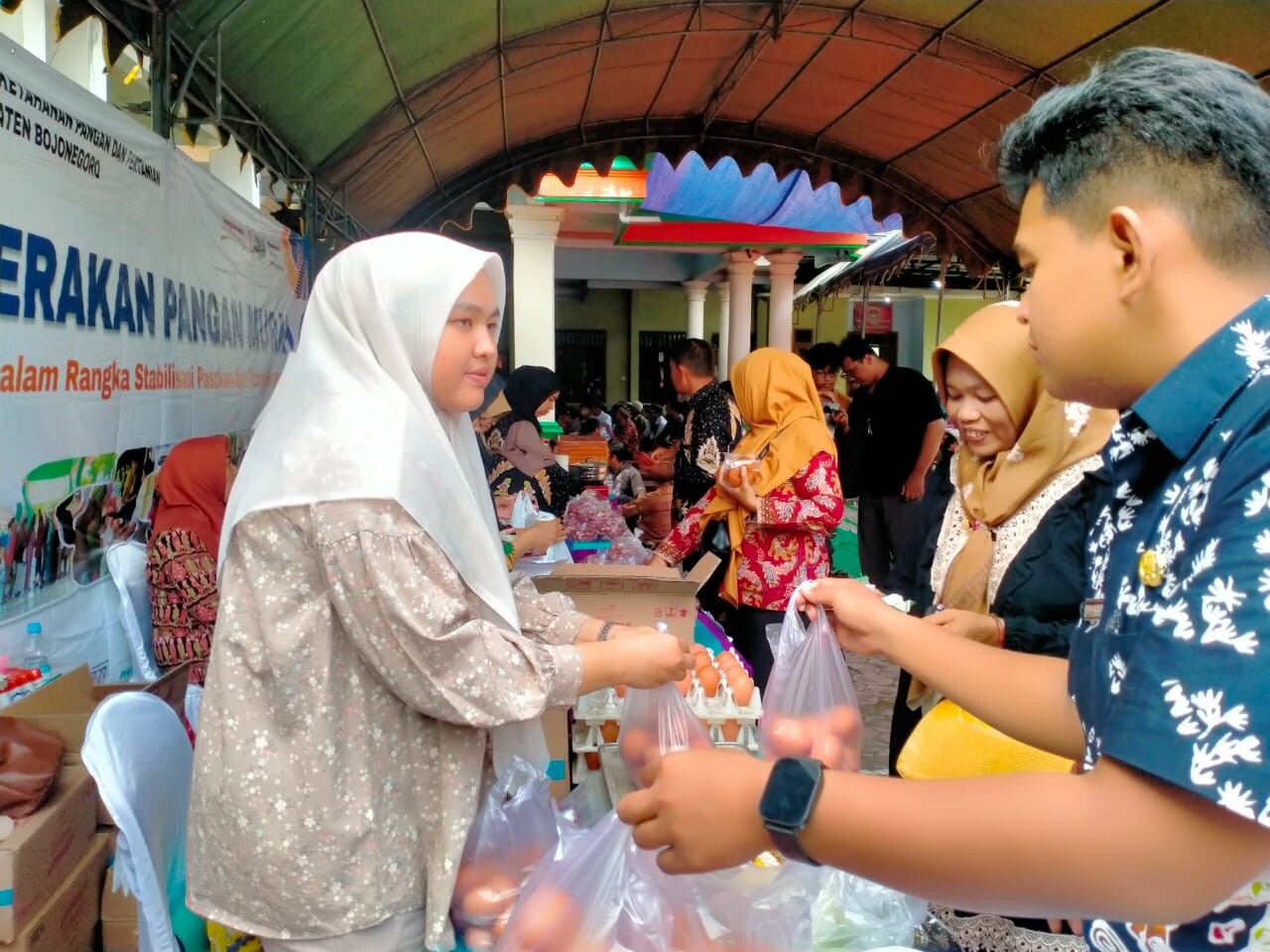 Warga Kanor Sambut Gembira Gerakan Pasar Murah, Beli Kebutuhan Pokok dengan Harga Terjangkau