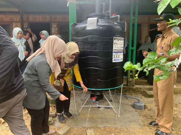 Warga Bareng-Sekar Sambut Gembira Bantuan Instalasi Pemanenan Air Hujan (IPAH), Solusi Cegah Kekeringan