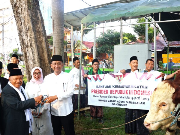 Momen Hari Raya Idul Adha 1446 H, Bupati Bojonegoro Ajak Masyarakat Tingkatkan Solidaritas Sosial dan Gotong Royong