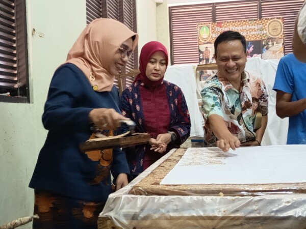 Bangun Ekosistem Batik, Bojonegoro Jajaki Kerja Sama dengan Surakarta untuk Pengembangan Batik Daerah
