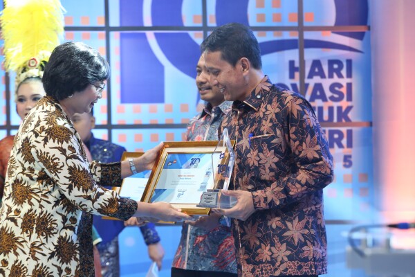 Bupati Bojonegoro Terima Penghargaan, Sukses Jaga Ketersediaan Pangan dan Kurangi Angka Kemiskinan