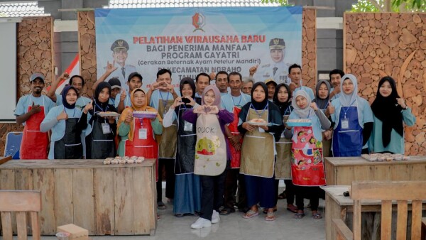 Gotong Royong Entaskan Kemiskinan: Pemkab Bojonegoro Latih Warga, Pemdes Siapkan Dukungan Paket Usaha GAYATRI