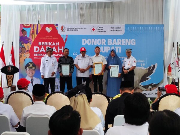 Para Pendonor Darah Sukarela Dapat Penghargaan dari PMI Bojonegoro, Sri Hartatik: Saya Merasa Lebih Sehat