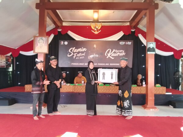 Samin Festival Ke-9 Digelar di Margomulyo-Bojonegoro, Menyemai Makna Obor Sewu dan Pitutur Luhur Samin Surosentiko