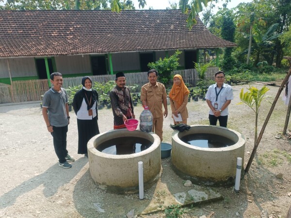 Puluhan Keluarga di Bojonegoro Terima Manfaat Program Kolam Lele Buis Beton, Kurangi Angka Kemiskinan