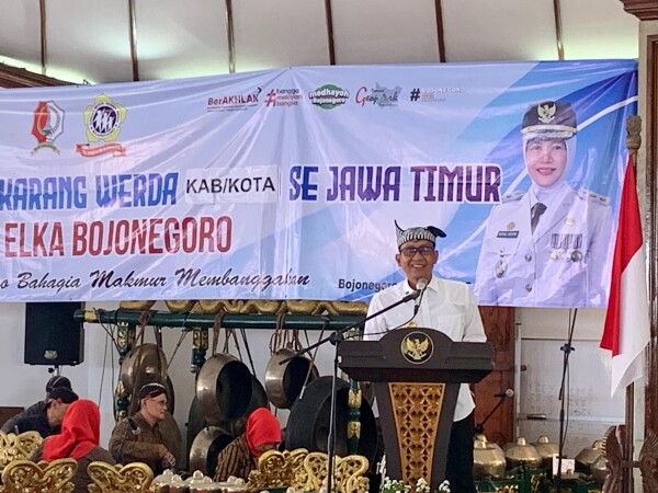 Senyum Bahagia Para Lansia di Pendopo Bojonegoro, Rayakan Hari Lanjut Usia Nasional Se-Jawa Timur 2025