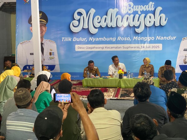 Suasana Hangat dan Akrab di Momen Bupati Medhayoh, Warga Sugihwaras Antusias Ikut CKG dan Serbu Pasar Murah