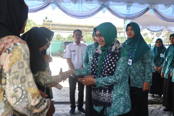 Beri Bantuan Bagi Balita, Cantika Wahono Optimis Angka Stunting di Bojonegoro Akan Terus Turun